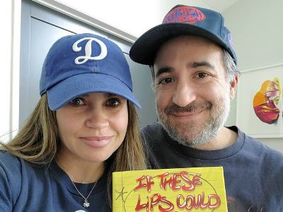 Danielle Fishel and Jensen Karp are holding up the paper that says if these lips could talk.